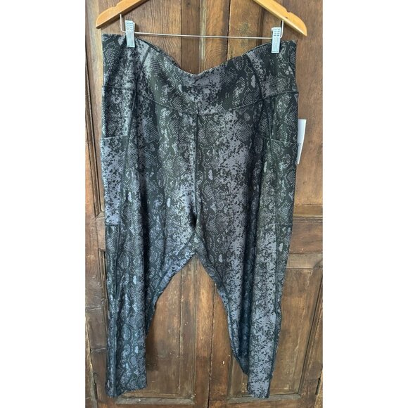 Nine West Active Leggings PLUS‎ SIZE 3X Snake-Skin Design NEW WITH TAGS - Picture 1 of 5